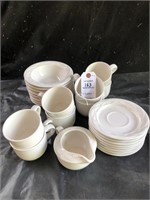 Pfaltzgraff (8 cups, 8 saucers, 8 bowls & creamer