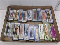 Good assortment of (20) folding knives, mostly by