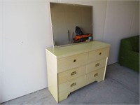 6 DRAWER WOOD DRESSER & MIRROR