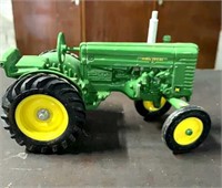 John Deere Ertl tractor