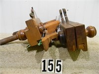 2 – Philadelphia, screw arm wooden molding