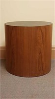 MID CENTURY ROUND END TABLE
