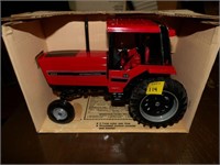 I.H. 5088 Tractor w/Cab
