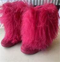 FUR BOOTS, BEAR PAW, SIZE 6