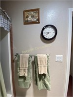 Guest Towels, Picture, Trash Can & Clock