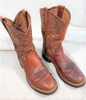 Like new- Mens 10.5 EE ARIAT Boots