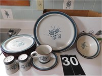 Service for 6 Noritake Stoneware