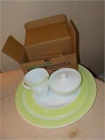 4 Pc Vintage Pyrex Lime 10", 12" platter, creamer