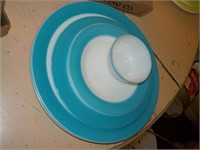 5 Pc Vintage Pyrex blue 2 12.5" platters, 10"