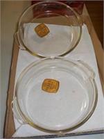 2 New old Pyrex 8.5" oven pans Each x 2
