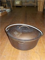Cast iron lodge Dutch oven with lid