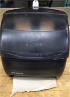 1X SAN JAMAL PAPER TOWEL DISPENSER