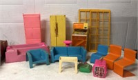 1973 Lot Barbie Furniture & Accessories