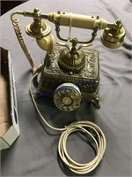 GOLD/ WHITE CRADLE PHONE