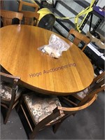 ROUND OAK TABLE W/ 5 LEAVES, 54" WIDE, 6 CHAIRS