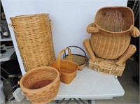 Handmade Wicker Baskets & Wicker Frog
