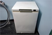 GE Model FH5DSAWH Freezer Chest, 24"x24"x34"