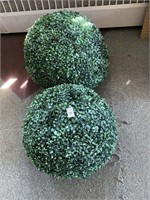 GREEN HEDGE BALLS, 2 GREEN ARTIFICIAL HEDGE BALLS