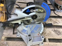 Delta 10 inch miter saw. Tested and works