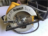 DeWalt 7 1/4 inch circular saw tested and works.