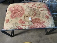 FOOT STOOL PATTERNED UPHOLSTERED FOOT