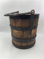 Antique Well Bucket - Balde Antigo