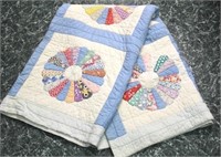 Hand stitched Dresden plate quilt