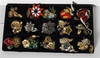 Entire jewelry tray of ladies costume broaches