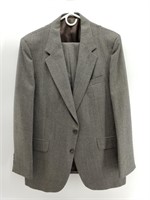 Men's 2 piece gray suit 2 XL            (P 20)