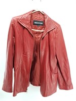 Ladies red leather vest size med          (K 85)