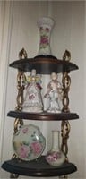 Lot of decorative pieces, contents only