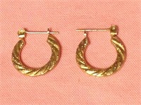 14K Gold Diamond Cut Round Hoop Earrings