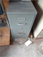 2 DRAWER METAL FILE CABINET W PAPERS  / G2