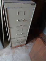 3 DRAWER FILE CABINET W CONTENTS / G2