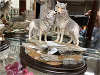 COUNTRY ARTISTS WOLF KISS FIGURE