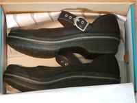 Dansko Size 37 Black Canvas Shoes