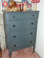 Chest of Drawers (matches Lot #133 Dresser)