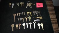 Lot of 36 Miscellaneous Keys