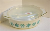 Pyrex snowflake oval baker with lid