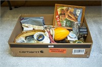 Box lot of assorted decorative items