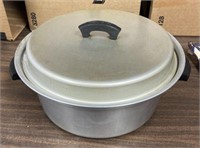 11" Aluminum Wear-Ever pot with Lid. Ships