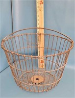 Vintage egg basket 11"×15"