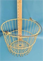 Vintage egg basket 10"×12"