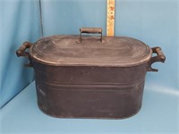 Vintage boiler with lid