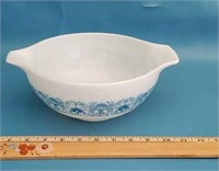 Pyrex serving bowl