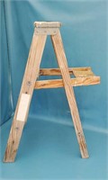 3' Wood step ladder