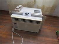 WINDOW AIR CONDITIONER