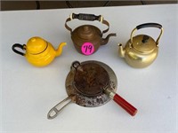 Tea Pots & Crumb Cake Iron