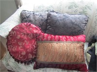 4- DECOR PILLOWS