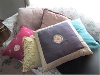 6- DECOR PILLOWS